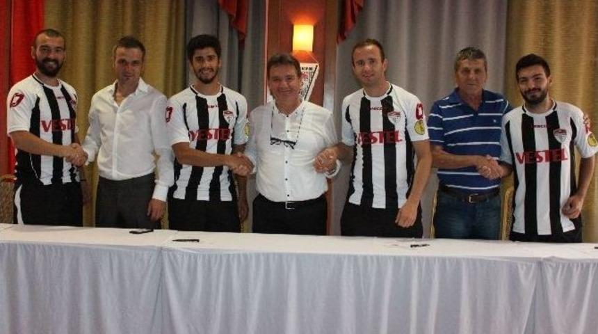 Manisaspor, 4 Oyuncuyla S&ouml;zleşme İmzaladı
