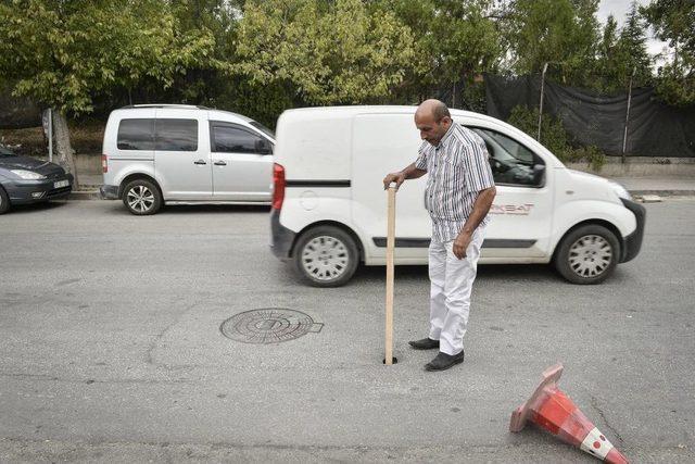 Caddede Göçük Tehlikesi