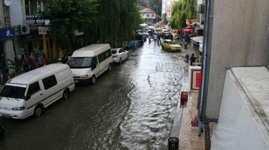 Devrek Sokakları Sele Teslim Oldu