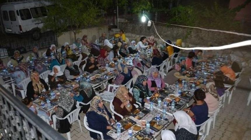 Meclis &Uuml;yesi &Ccedil;elik, Akseki'de İftar Verdi