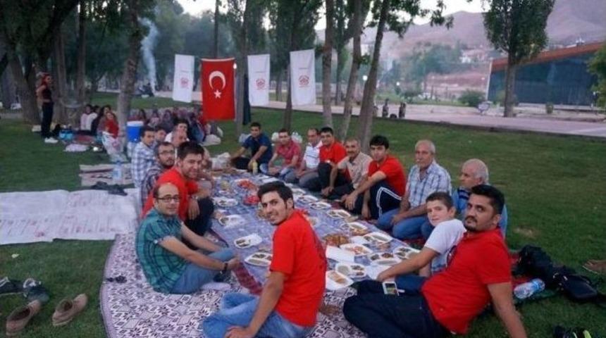 Adask &Uuml;yeleri İftarda Buluştu