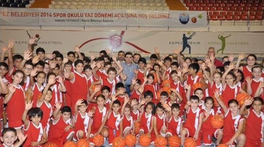 Başkan T&uuml;t&uuml;nc&uuml; Yaz Spor Okulları'nı Ziyaret Etti