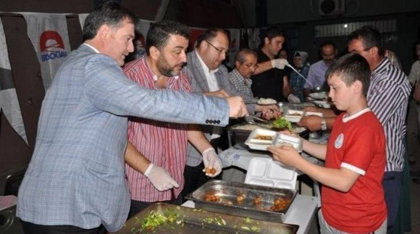 Ak Parti&rsquo;den Mahalle İftarı