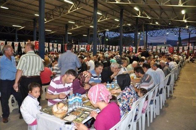 Ak Parti&rsquo;den Mahalle İftarı 1