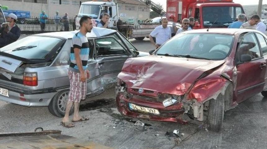 Uşak&rsquo;ta Trafik Kazası; 3 Yaralı