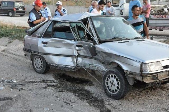 Uşak’ta Trafik Kazası; 3 Yaralı