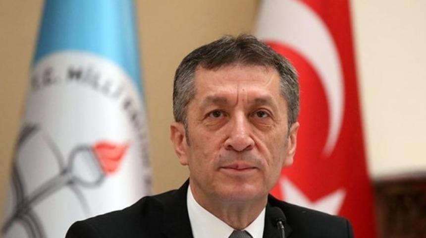 Milli Eğitim Bakanı Ziya Selçuk, yeni kabinenin açıklandığı gün tüm hisselerini devretmiş!