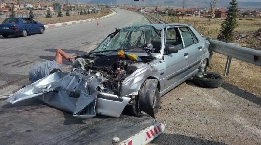 Sandıklı&rsquo;da Trafik Kazası: 5 Yaralı