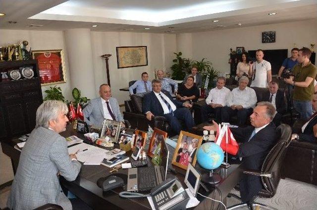 Başkan Ergün den Akhisar Belediyesi ne Ziyaret 1