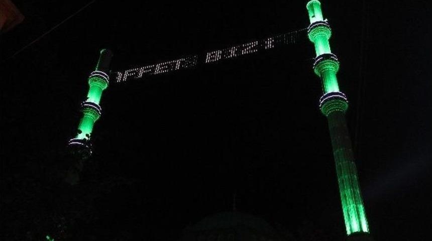 B&uuml;y&uuml;kşehir Belediyesi'nden &Uuml;nye B&uuml;y&uuml;k Cami'ye Mahya