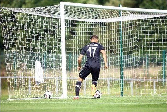 Beşiktaş Hazırlık Maçında Hereford United'ı 6-0 Yendi