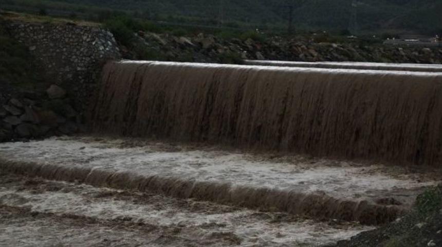 Hatay'da Sele Kapılan Bir Kişi Hayatını Kaybetti