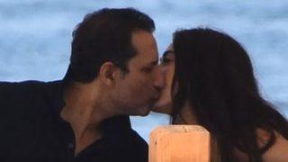 Rafet El Roman ile öpüştü! Kendini böyle savundu