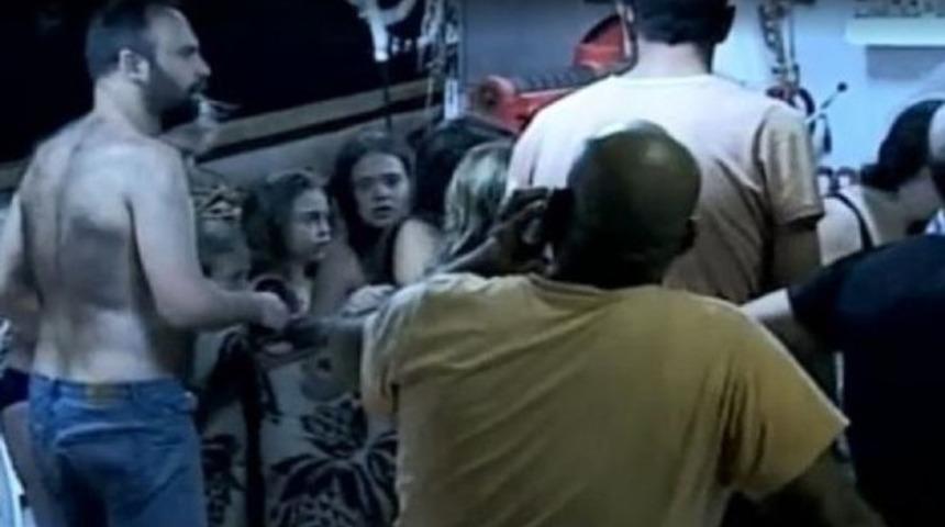 Morgda aradığı ikiz kızlarını televizyonda gördü