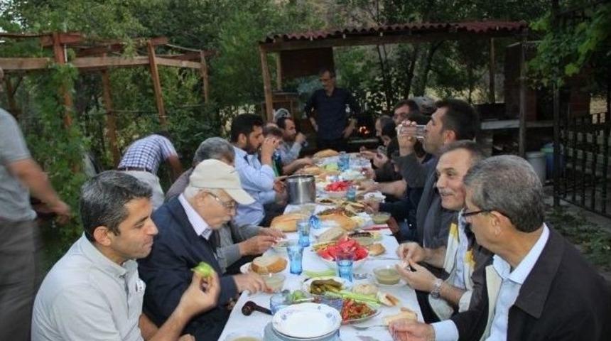 B&uuml;rokratlar &Ccedil;ubuk&rsquo;ta İftarda Buluştu
