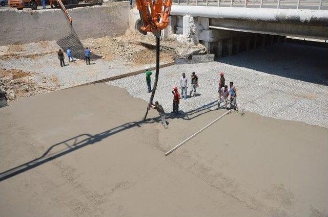 Büyükşehir'den Meles'te Beton Operasyonu