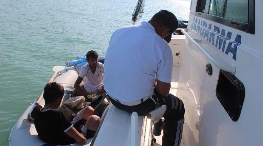 G&ouml;lde Şişme Botla Avlanan 2 Kişiye Para Cezası