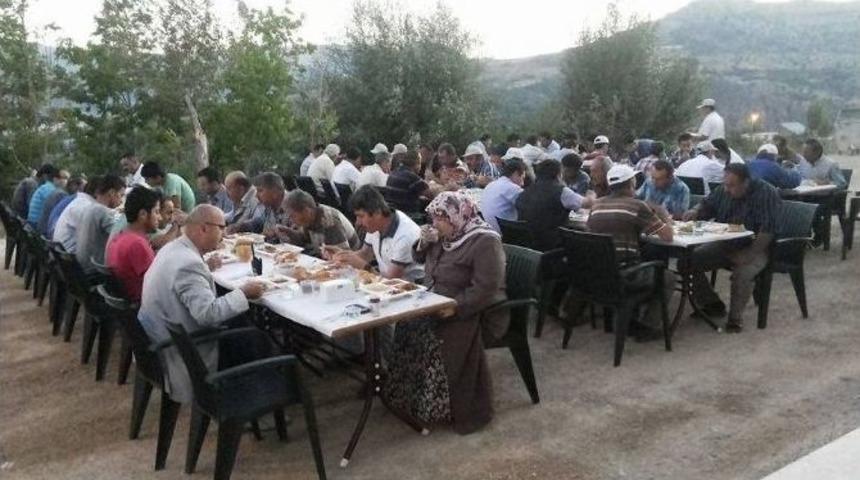 Belediye Personeli İftarda Bir Araya Geldi
