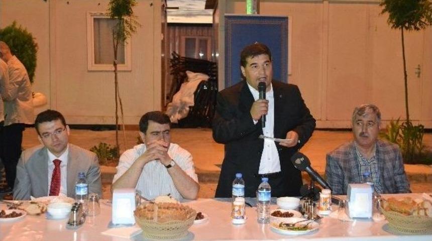 M&uuml;siad, Suriyeli M&uuml;ltecilere İftar Yemeği Verdi