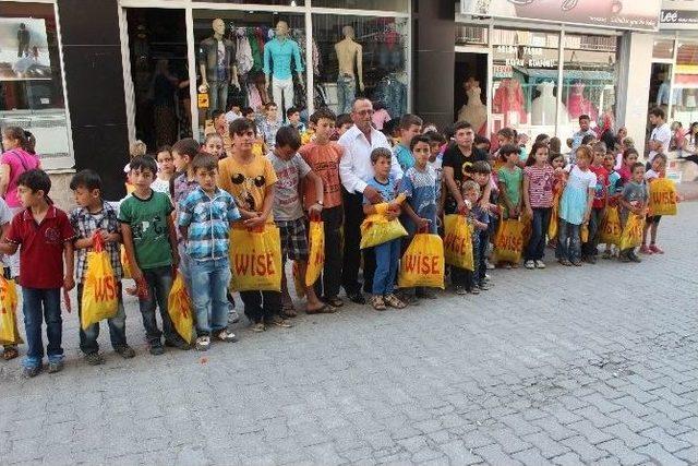 Beyşehir’de Çocuklara Kıyafet Yardımı