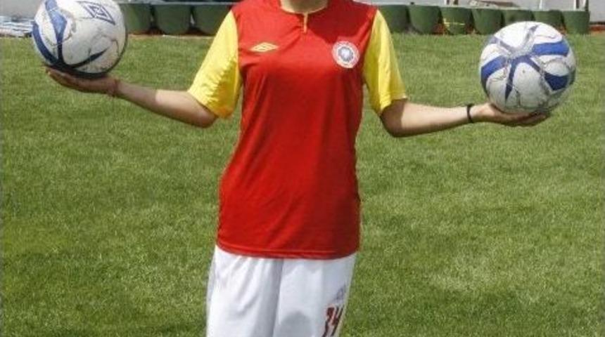 (&ouml;zel Haber) Sokakta Keşfedildi, Diyarbakır'ın İlk Gol Krali&ccedil;esi Oldu