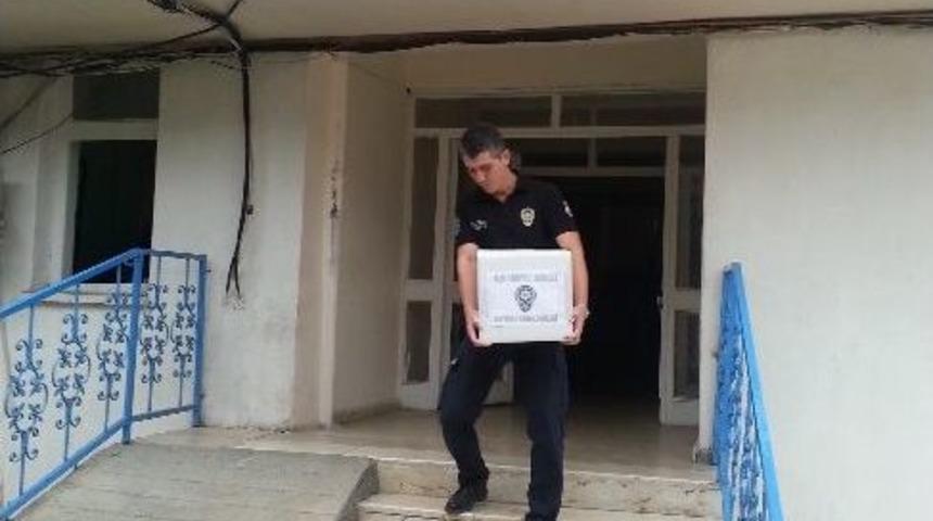 Kulp İl&ccedil;e Emniyet Amirliği'nden Fakir Ailelere Gıda Yardımı