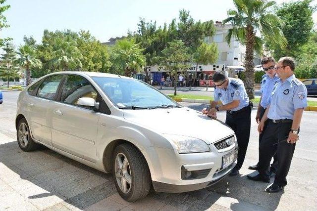 Konyaaltı Zabıta, Kaldırım İşgaline Ge&ccedil;it Vermiyor 1