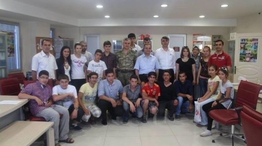 Vali Tapsız, Gen&ccedil;lik Merkezini Ziyaret Etti