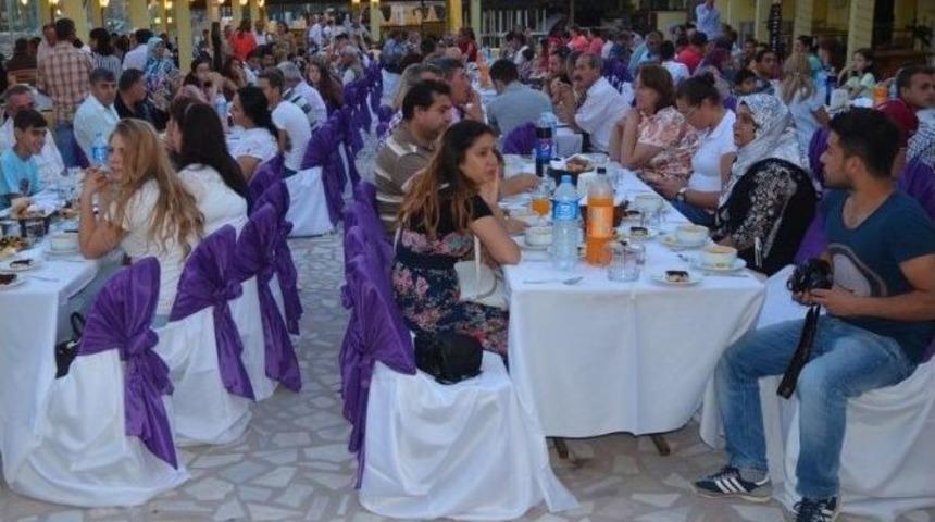 Belediye Başkanı &Ouml;zacar, İftarda Personeli İle Buluştu
