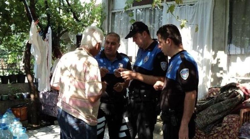 &Ccedil;anakkale'de Polislerden Ramazan Yardımı
