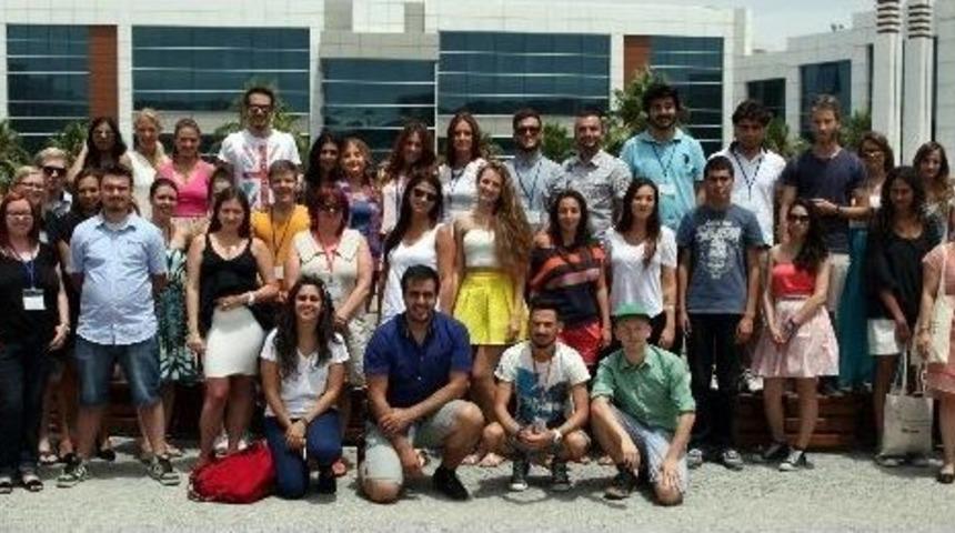 Avrupa Gen&ccedil;liği G&ouml;&ccedil; Dramına &Ccedil;&ouml;z&uuml;m Arıyor