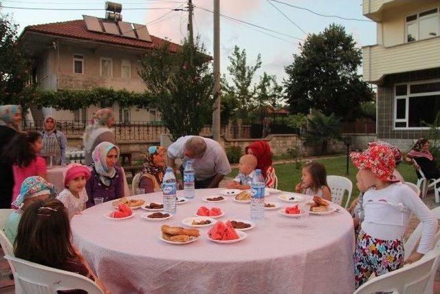 Hendek Çamlıca Mahalle Sakinlerine İftar Verildi