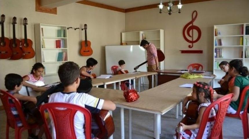 &Ccedil;ocuklar Sanat İle Buluşuyor