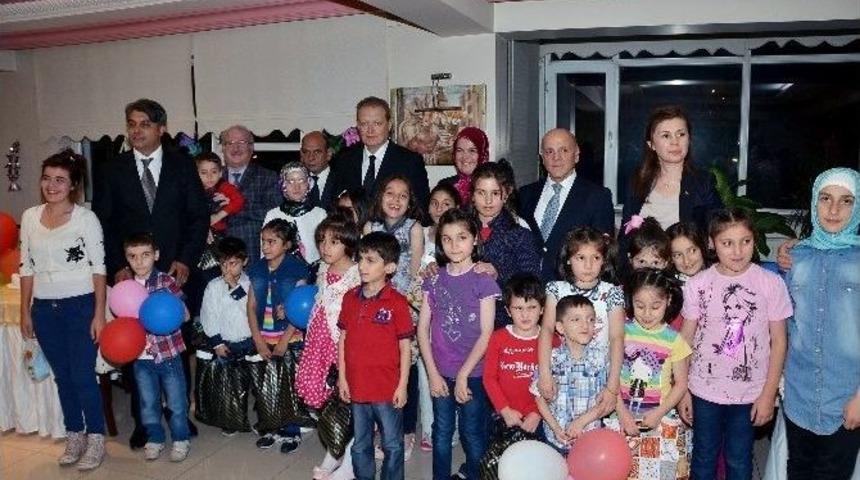 Vali Yavuz, Sevgi Evlerinde Kalan &Ccedil;ocuklarla İftar Yaptı