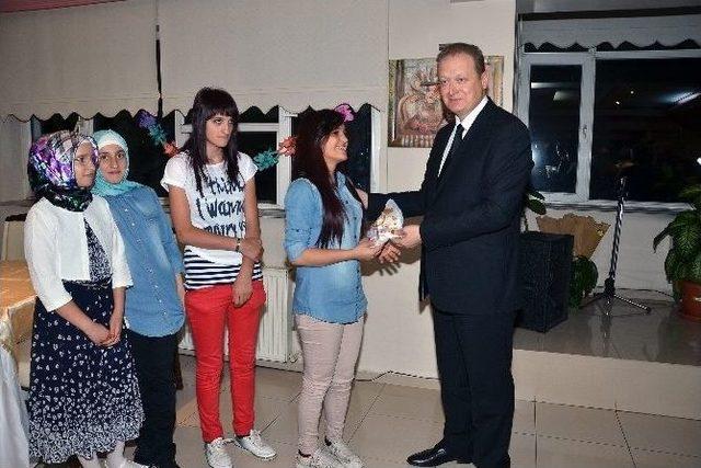 Vali Yavuz, Sevgi Evlerinde Kalan Çocuklarla İftar Yaptı