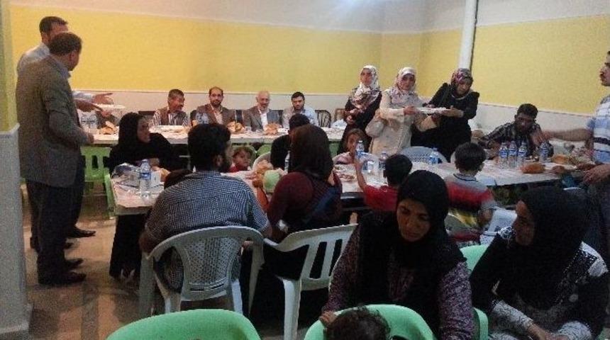 M&uuml;ft&uuml;l&uuml;kten Sığınmacılara İftar