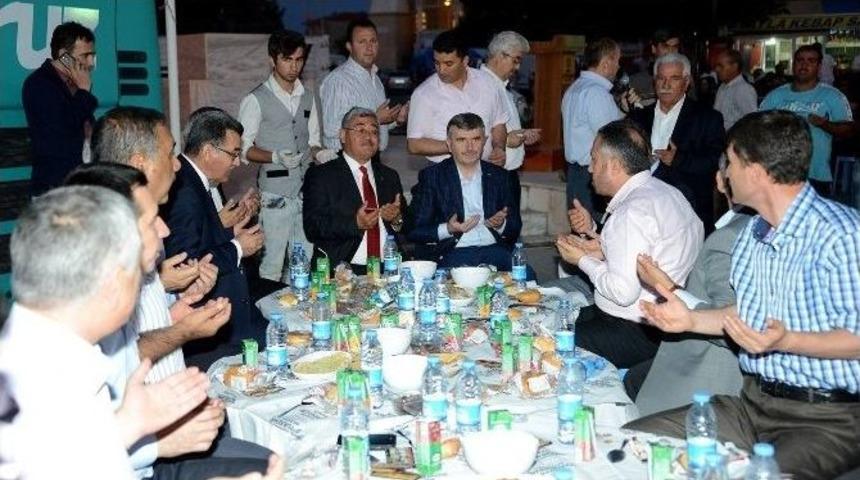 Aky&uuml;rek, Kulu&rsquo;da İftara Katıldı