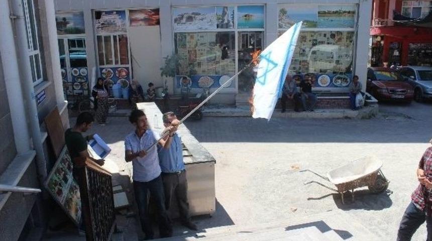 Beyşehir&rsquo;de İsrail Bayrakları Yakıldı
