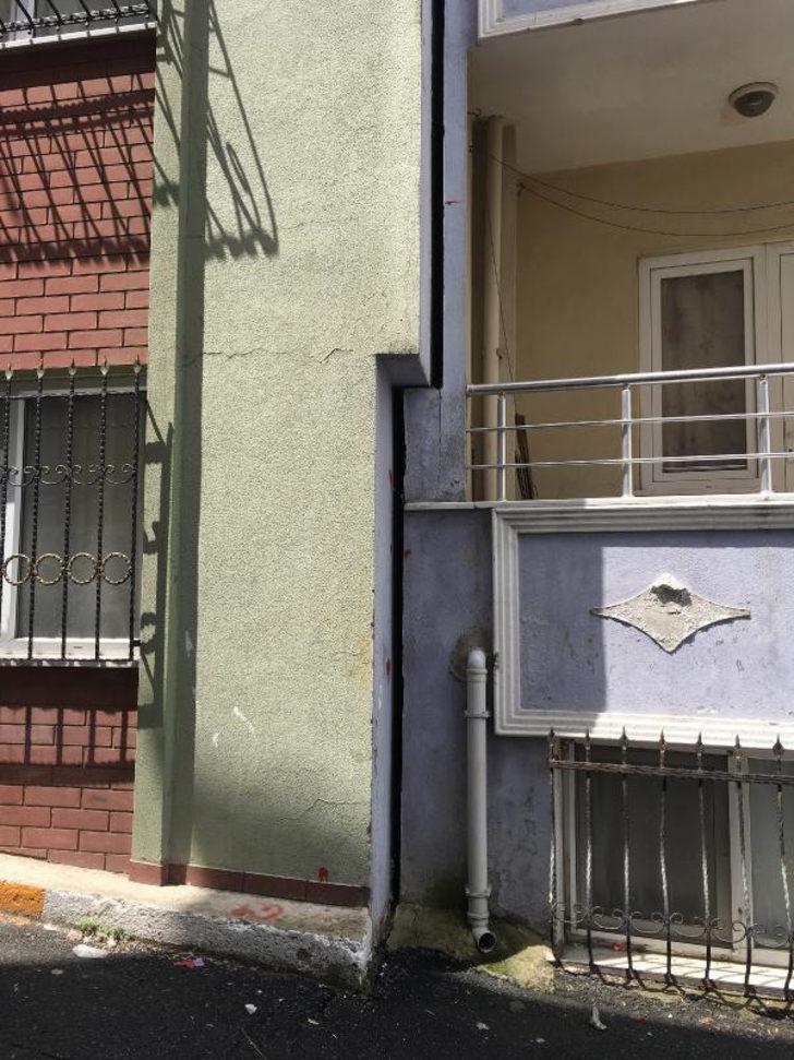 Çöken binanın bulunduğu sokakta büyük tehlike  G4