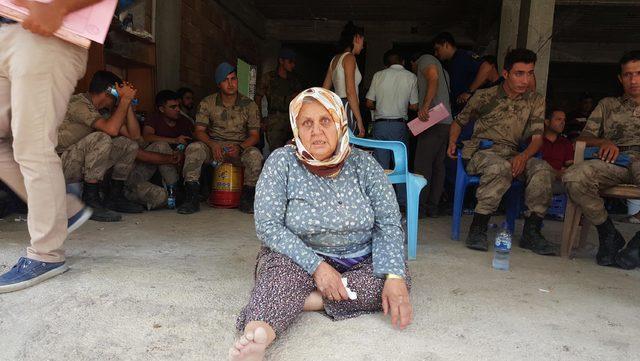 Kredi borcundan dolayı evleri satılan aile, tahliyeye direndi