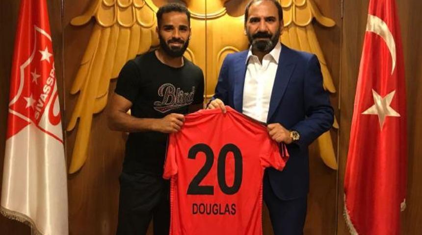 Douglas resmen Sivasspor'da