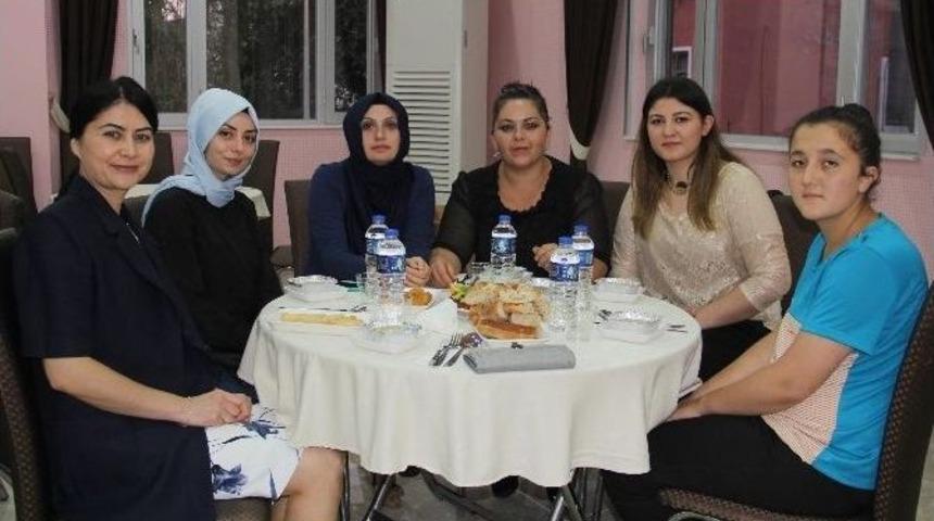 Ak Partililer İftarda Buluştu