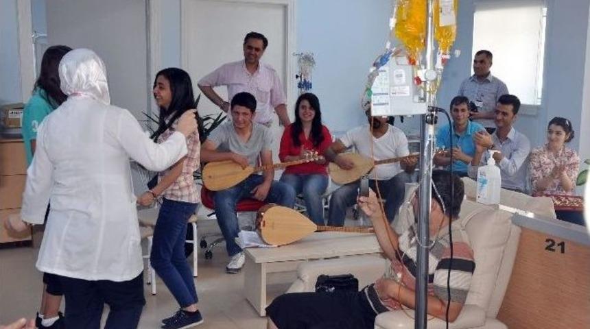 Gen&ccedil; Bağlamacılardan Kanser Hastalarına Moral Desteği