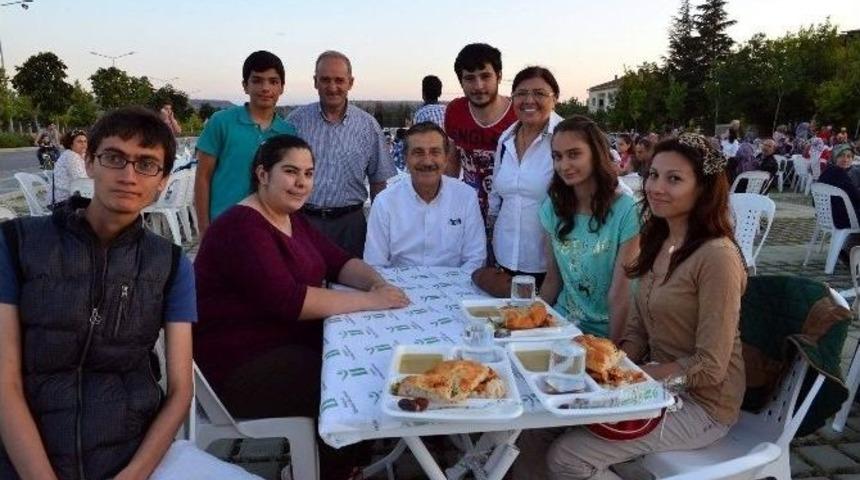 Sazova Mahallesinde İftar Sevinci