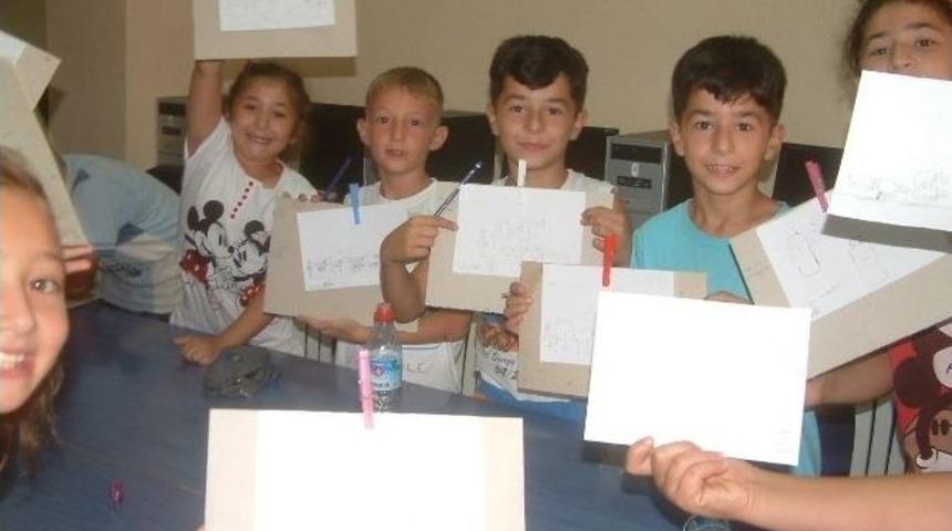 Burhaniye&rsquo;de Karikat&uuml;r Kursuna Yoğun İlgi