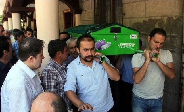 Kazada Hayatını Kaybeden &Ouml;ğretmen G&ouml;zyaşları Arasında Toprağa Verildi 2