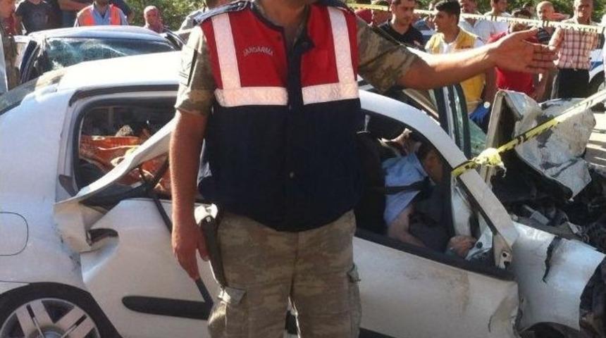 Trabzon&rsquo;da Trafik Kazası: 2 &Ouml;l&uuml;