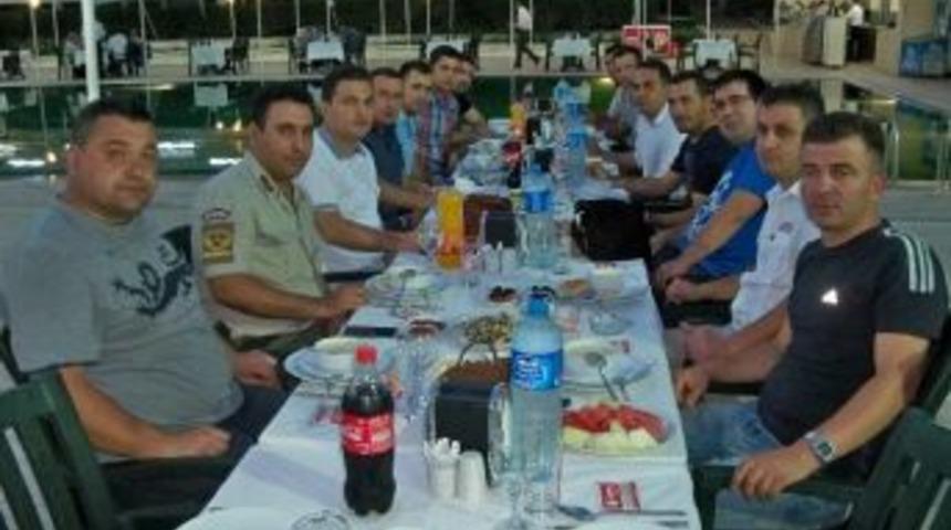 Malkara'ya Yeni Atanan Jandarma B&ouml;l&uuml;k Komutanına İftar Yemeği Verildi