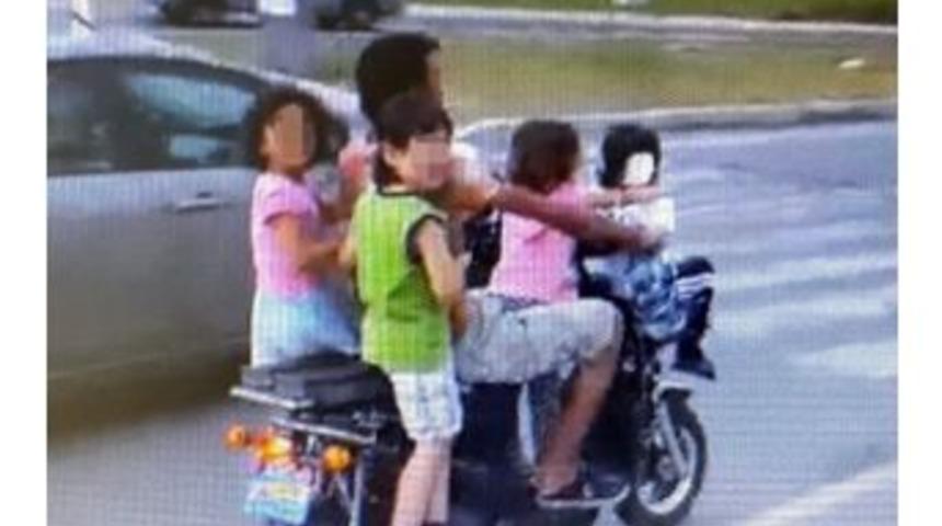 Elektrikli Bisiklette 5 Kişilik Tehlikeli Yolculuk