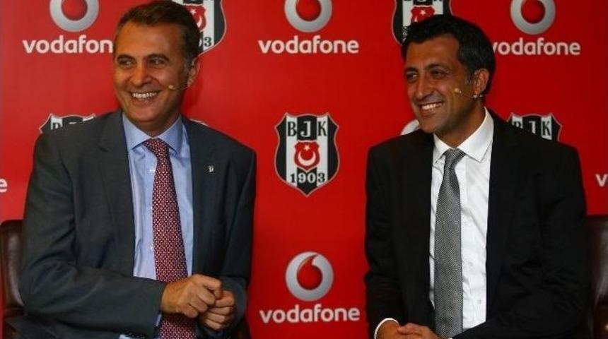 Beşiktaş'ın Yeni Formaları İngiltere'de Tanıtıldı